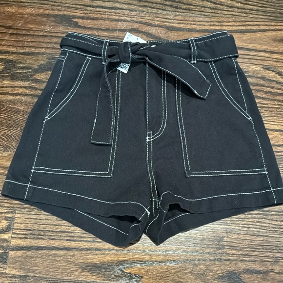 **NWT** H&M Shorts - Picture 2 of 5